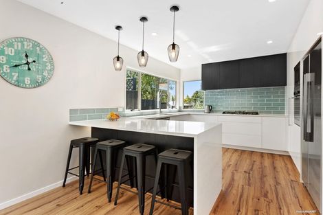 Photo of property in 1/64 Hogans Road, Glenfield, Auckland, 0629