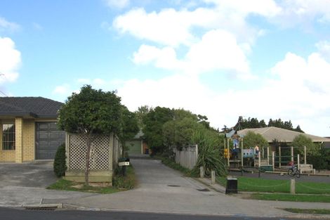 Photo of property in 22 Ginders Drive, Massey, Auckland, 0614