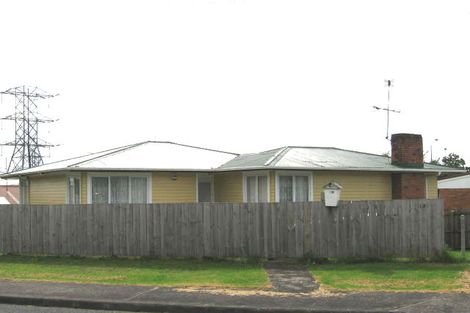 Photo of property in 19 Marewa Street, Te Atatu South, Auckland, 0610