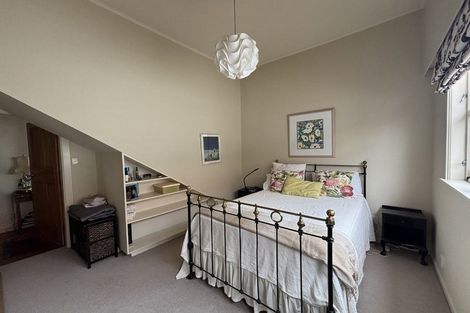 Photo of property in 24 Harbour View Road, Northland, Wellington, 6012
