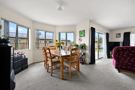 Photo of property in 15 Kittyhawk Place, Melville, Hamilton, 3206