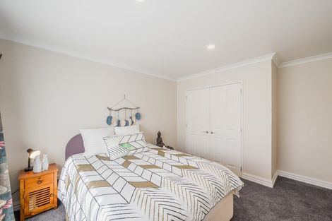 Photo of property in 5 Holcombe Drive, Paraparaumu, 5032