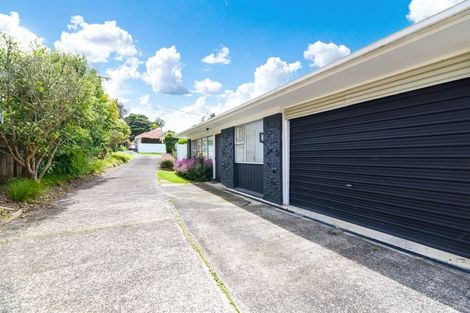 Photo of property in 1/38 Hillcrest Avenue, Hillcrest, Auckland, 0627