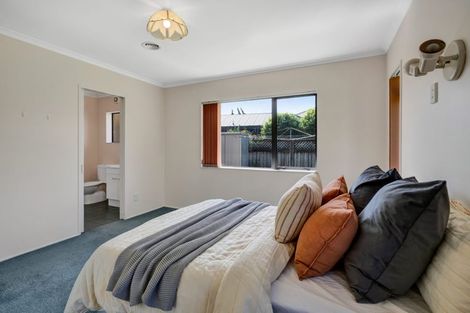 Photo of property in 102 Branch Road, Highlands Park, New Plymouth, 4312