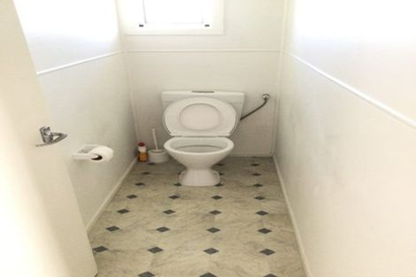 Photo of property in 5 Paton Avenue, Te Atatu South, Auckland, 0610