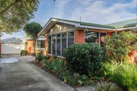 Photo of property in 6 Brookby Crescent, Avonhead, Christchurch, 8042