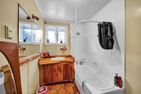 Photo of property in 152 Miranda Street, Stratford, 4332