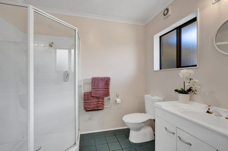Photo of property in 102 Branch Road, Highlands Park, New Plymouth, 4312