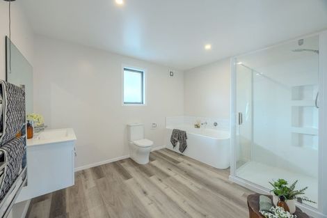 Photo of property in 60 Kirimoko Crescent, Wanaka, 9305