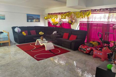 Photo of property in 22 Philson Terrace, Browns Bay, Auckland, 0630