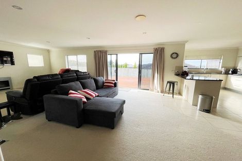 Photo of property in 6 Mcwhirters Farm Lane, Massey, Auckland, 0614