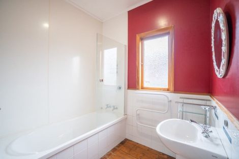 Photo of property in 26 Chelwood Street, Takaro, Palmerston North, 4412