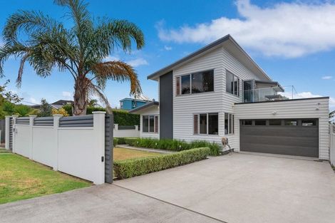 Photo of property in 18 Ridge Road, Waiake, Auckland, 0630