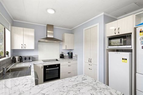 Photo of property in 15a Kereru Bend, Tawa, Wellington, 5028