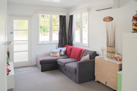 Photo of property in 4 Wolsley Avenue, Milford, Auckland, 0620