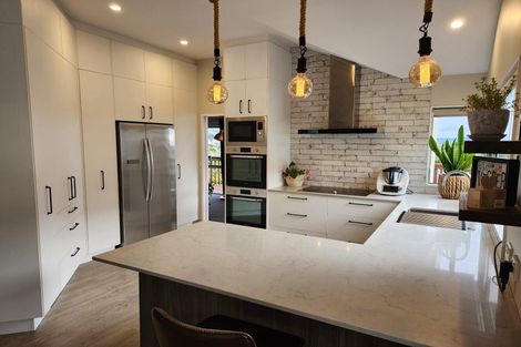 Photo of property in 56 Kakariki Grove, Waikanae, 5036