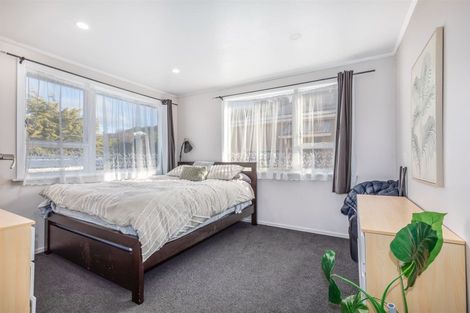 Photo of property in 8 Takapuwahia Drive, Takapuwahia, Porirua, 5022