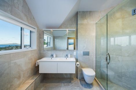 Photo of property in 17 Calypso Place, Rothesay Bay, Auckland, 0630