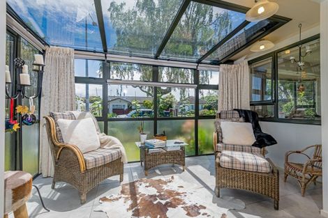 Photo of property in 18 Winston Avenue, Hokowhitu, Palmerston North, 4410