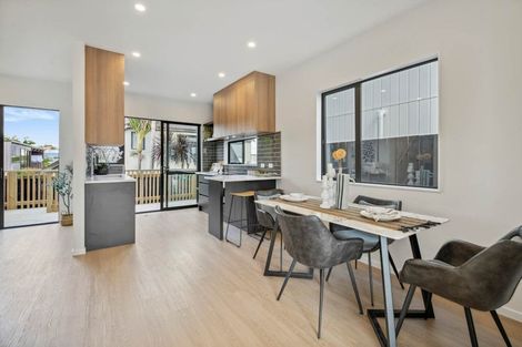 Photo of property in 67 Highland Park Drive, Botany Downs, Auckland, 2010