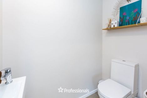 Photo of property in 2 Chalfont Road, Silverstream, Upper Hutt, 5019