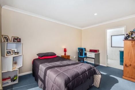 Photo of property in 49 College Road, Northcote, Auckland, 0627
