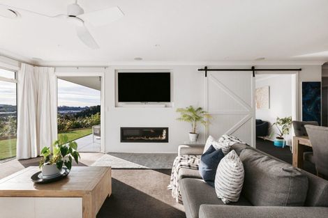 Photo of property in 40 Broadwater Close, Pyes Pa, Tauranga, 3112