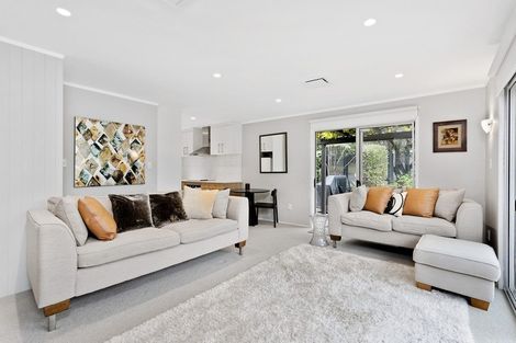 Photo of property in 1/22 Malters Place, Browns Bay, Auckland, 0630