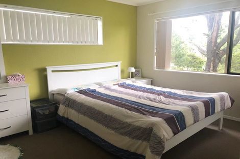 Photo of property in 33 Ginders Drive, Massey, Auckland, 0614