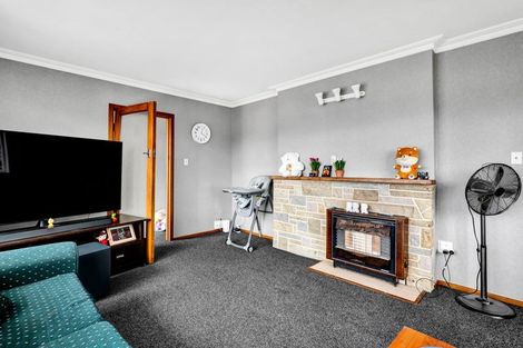 Photo of property in 1 Pacey Avenue, Hawera, 4610