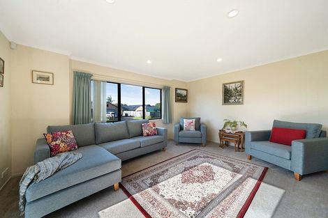 Photo of property in 4 Russett Grove, Henderson, Auckland, 0612