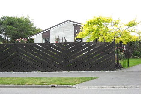 Photo of property in 5 Glen Place, Parklands, Christchurch, 8083