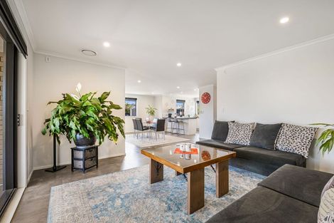 Photo of property in 8 Remana Crescent, Huapai, Kumeu, 0810