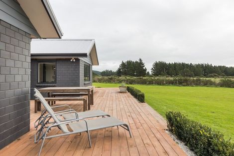 Photo of property in 52 Centre Road, Aokautere, Palmerston North, 4471