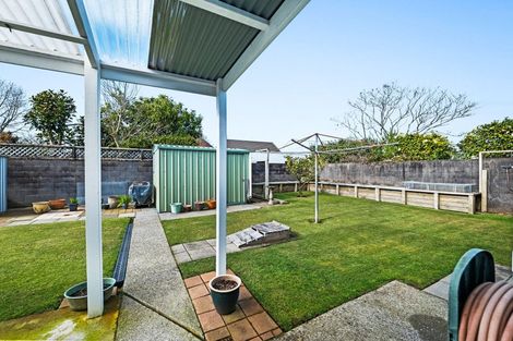 Photo of property in 7 Kamahi Place, Inglewood, 4330