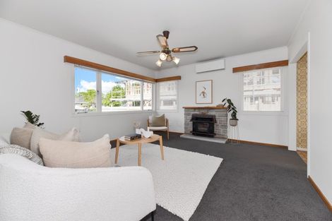 Photo of property in 23a Hereford Street, Te Atatu Peninsula, Auckland, 0610