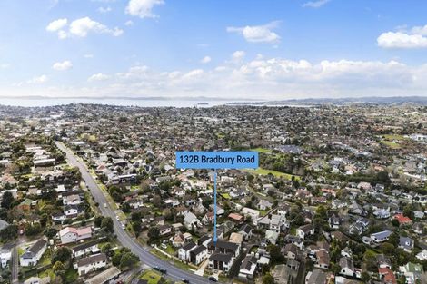 Photo of property in 132 Bradbury Road, Botany Downs, Auckland, 2010