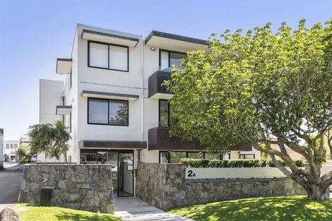 Photo of property in 2a/7 Frieston Road, Milford, Auckland, 0620