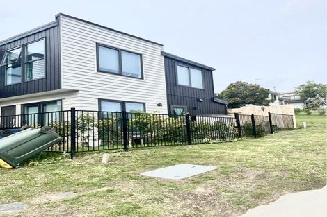Photo of property in 12a Hewlett Road, Massey, Auckland, 0614