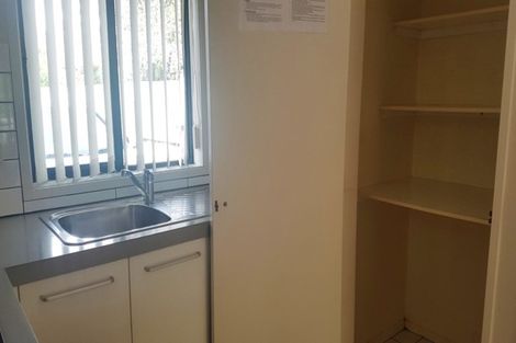 Photo of property in 10/10-26 John Jennings Drive, Oteha, Auckland, 0632