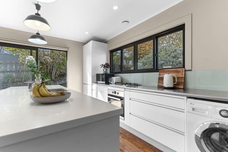 Photo of property in 3 Stuart Place, Blagdon, New Plymouth, 4310