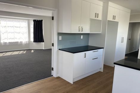 Photo of property in 12 Edwards Avenue, Henderson, Auckland, 0610