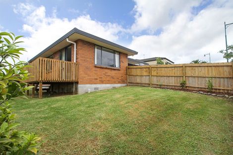 Photo of property in 2 Plumstead Rise, Glen Eden, Auckland, 0602