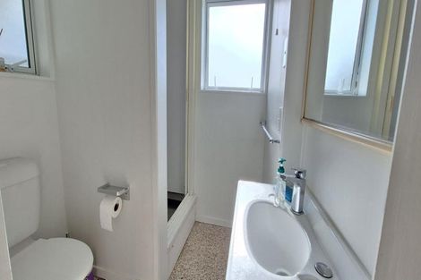 Photo of property in 26 Masterton Road, Rothesay Bay, Auckland, 0630
