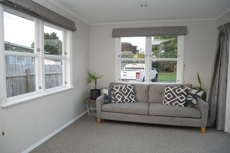 Photo of property in 21 Mazengarb Road, Paraparaumu Beach, Paraparaumu, 5032