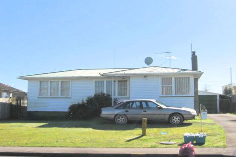 Photo of property in 98 Cargill Street, Papakura, 2110