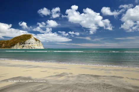 Photo of property in 113-115 Fortescue Street, Mahia, 4198
