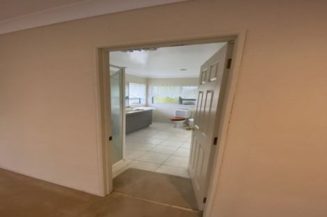 Photo of property in 10 Mullagh Place, East Tamaki Heights, Auckland, 2016