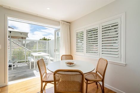 Photo of property in 1/121 Ocean View Road, Hillcrest, Auckland, 0627