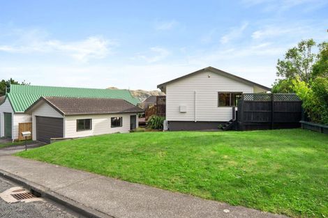 Photo of property in 115 Mark Avenue, Grenada Village, Wellington, 6037